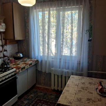 Космонавтів вул., 62