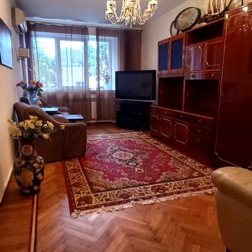 Докова вул., 16
