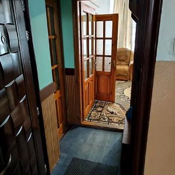 Миколи Зерова вул., 4