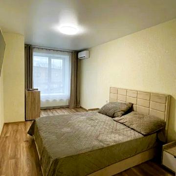 Домбровського вул., (Будинок 3)