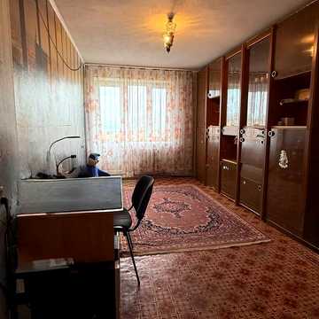 Будівельників, 1