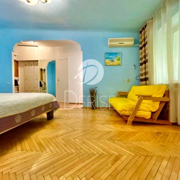 Лабораторна вул., 28