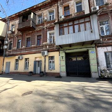 Богдана Хмельницького вул., 49