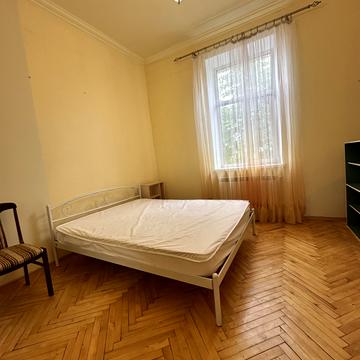 Залізнична вул., 38