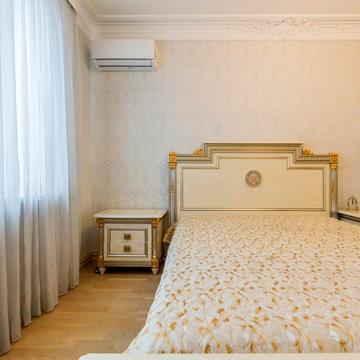 Дніпровська набережна вул., 14-А