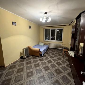 Пасічна вул., 12