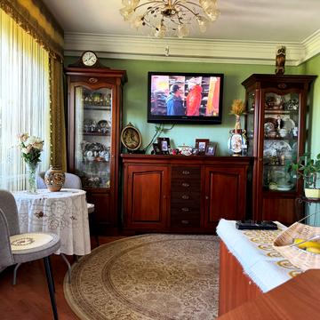 Миколи Ушакова вул., 8