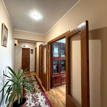 Миру вул., 11