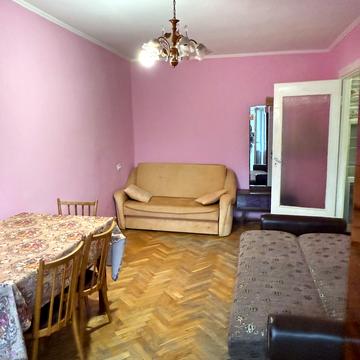 Євгена Патона вул., 34