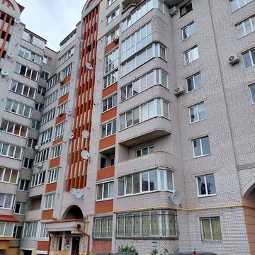 Коновальця вул., 11
