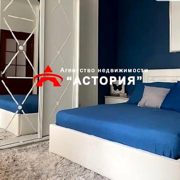 Незалежної України вул. (40 років Радянської України), 13