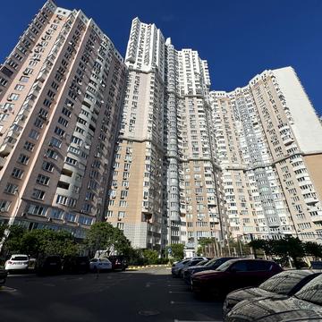 Срібнокільська вул., 1