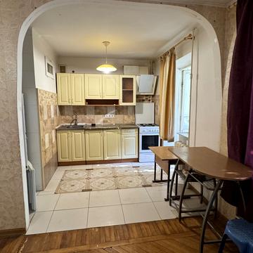 Світла вул., 2