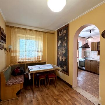 Таджицька вул., 7
