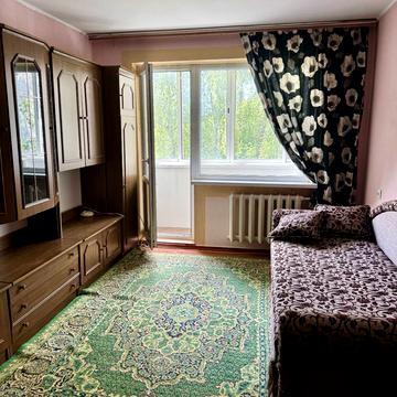 Космонавтів вул., 8