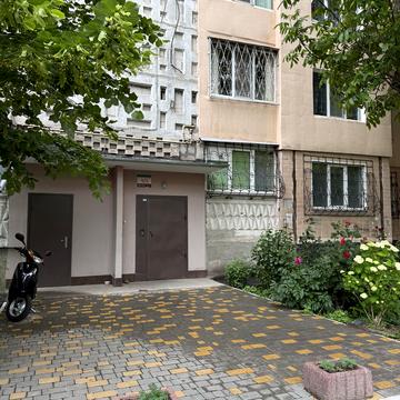Князя Володимира Великого просп., 80