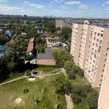 Райдужна вул., 16