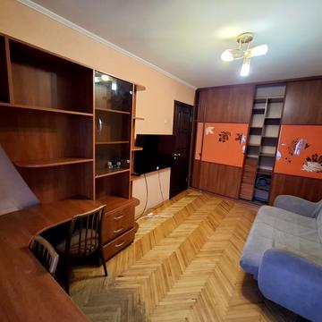 Будівельників вул., 9