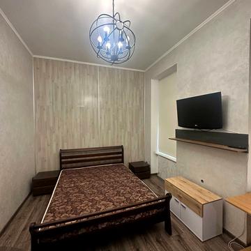 Гетьмана Петра Дорошенка вул. (Жовтнева), 24