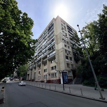 Кловський узвіз, 18