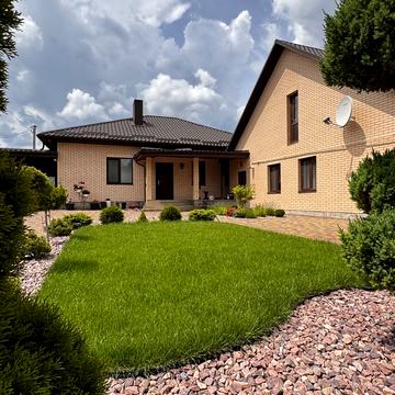 Дворецька вул., 140