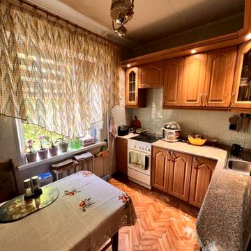 Ревуцького вул., 44