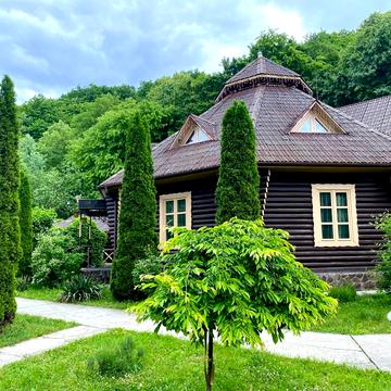 Акації вул., 7