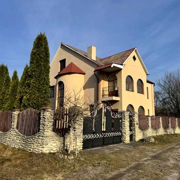 Набережна, 18