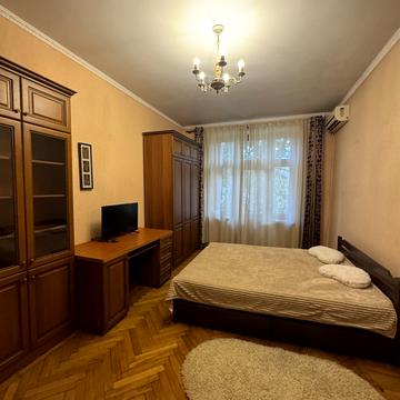 Всеволода Змієнка вул., 6