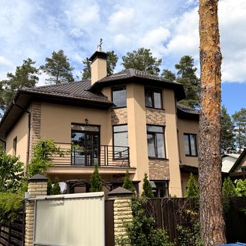Українська вул., 12