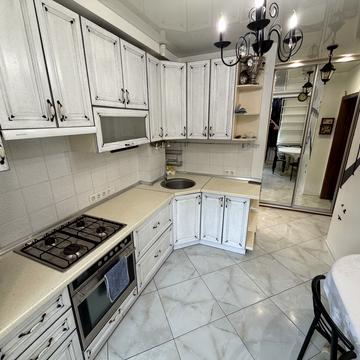 Дмитра Луценка вул. (Крейсера "Аврора"), 1