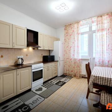 Воскресенська вул., 14-Б