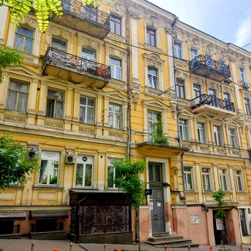 Костельна вул., 4
