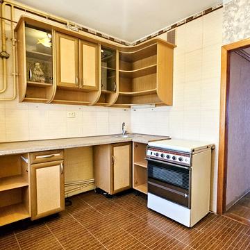 Кобзарська вул., 9
