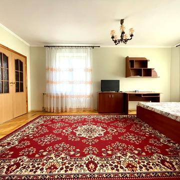 Сергія Корольова вул., 4