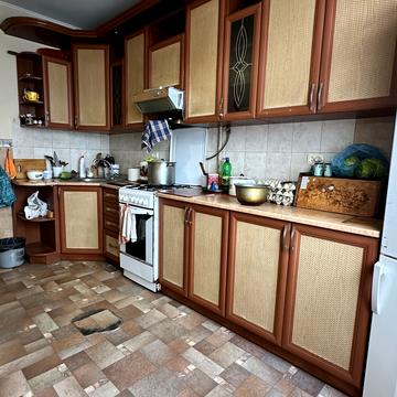 Коломийська вул., 6