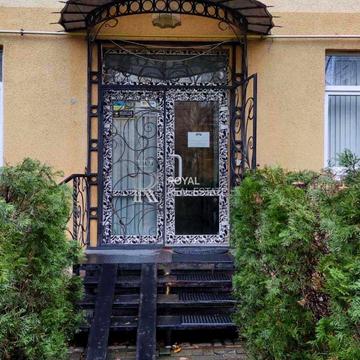 Валерія Лобановського вул., (вул. Лобановського, 36)