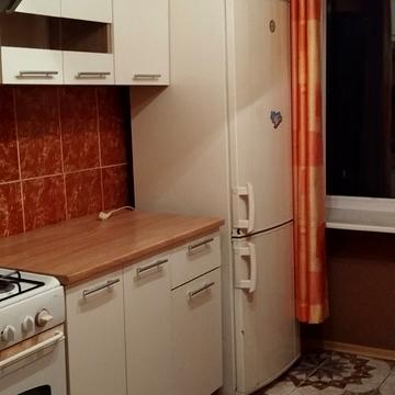 Медової Печери вул. (), 2