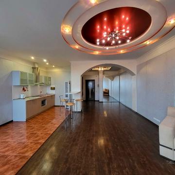 Середньофонтанська вул., 19б