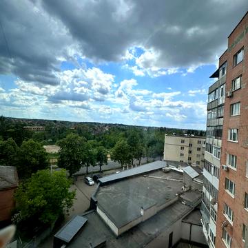 Степана Бандери вул., 1