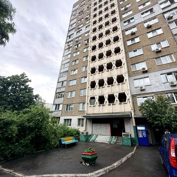 Квітневий пров., 10