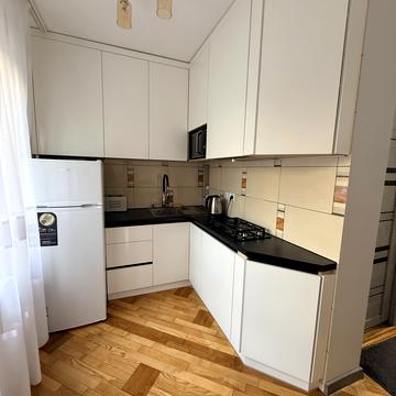 Сергія Корольова вул., 8