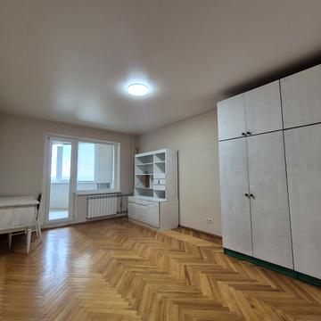 Прирічна вул., 37