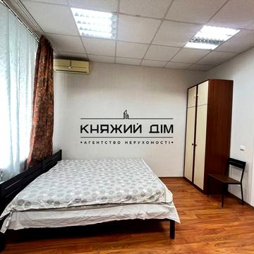 Зоологічна вул., 4