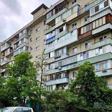 Мілютенка вул., 46