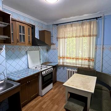 Велика Набережна вул. (50-річчя СРСР), 33