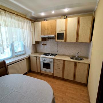 Київська, 23