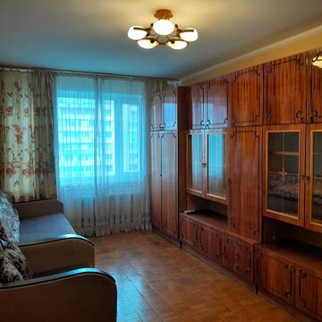 Мілютенка вул., 42