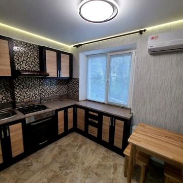 Тополина вул., 17