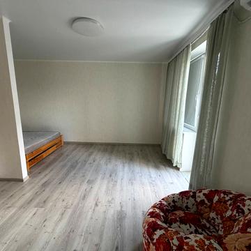 Добровольців вул. (Маршала Говорова), 10/6